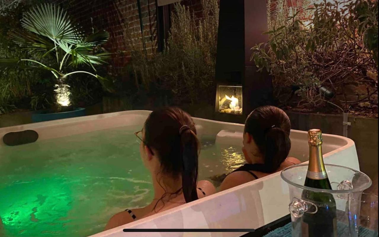 Le Jacuzzi De Marie Apartment Tourcoing Bagian luar foto