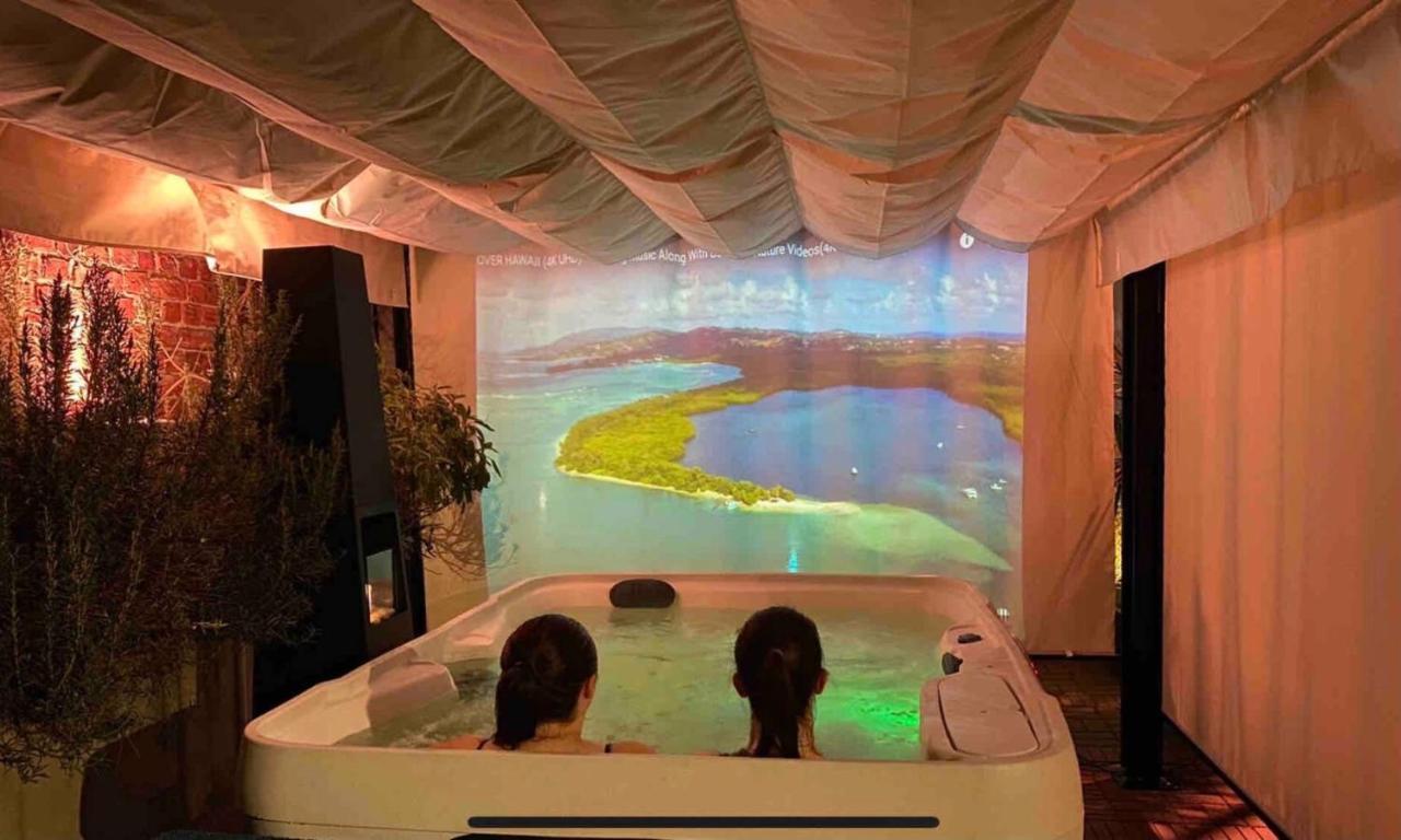 Le Jacuzzi De Marie Apartment Tourcoing Bagian luar foto