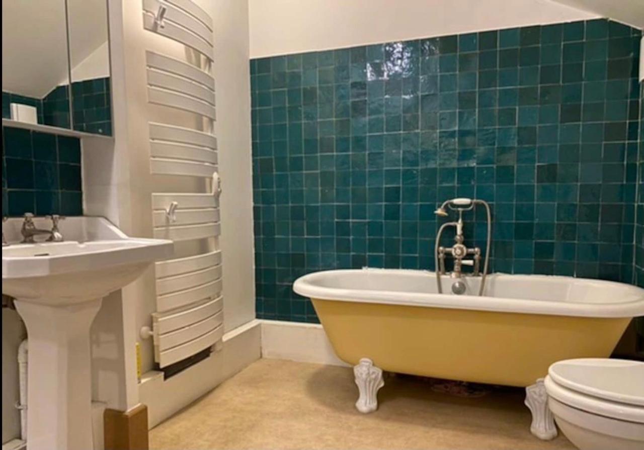 Le Jacuzzi De Marie Apartment Tourcoing Bagian luar foto